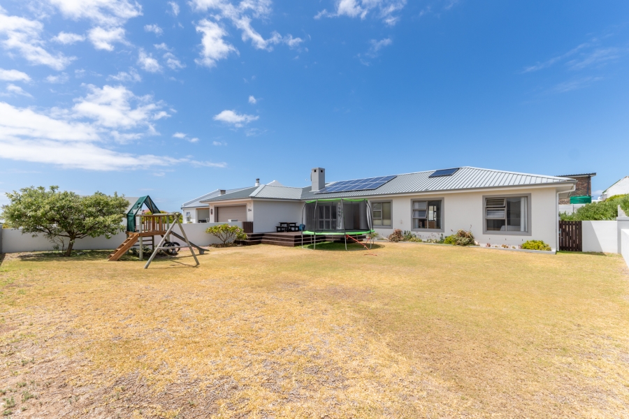 4 Bedroom Property for Sale in Struisbaai Western Cape